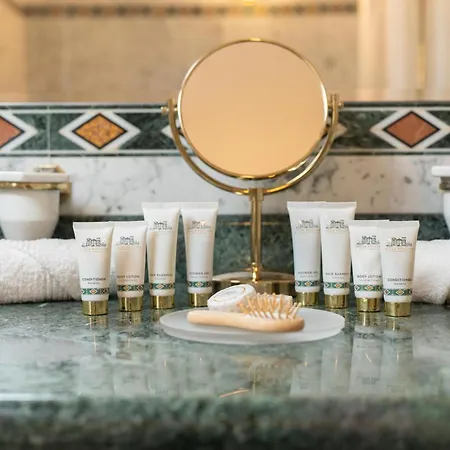 لا بولينا فندق