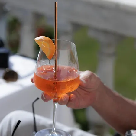 لا بولينا فندق